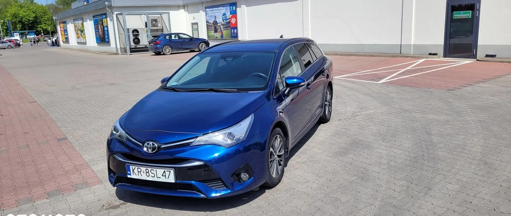 Toyota Avensis cena 69000 przebieg: 124000, rok produkcji 2017 z Kraków małe 79